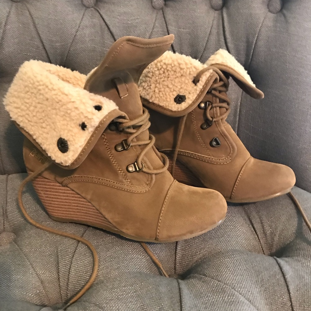 NWOT Brown Blowfish wedge boot with faux fur top